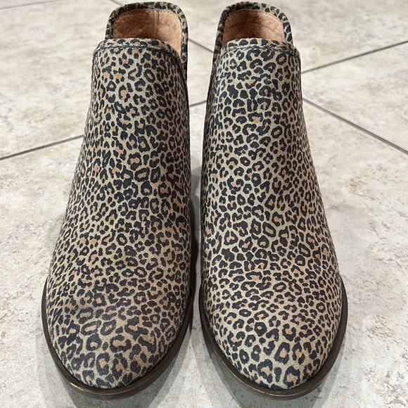 Lucky Brand leopard cheetah ankle boots size 8M 38 1/2. Leather Upper - Picture 6 of 7